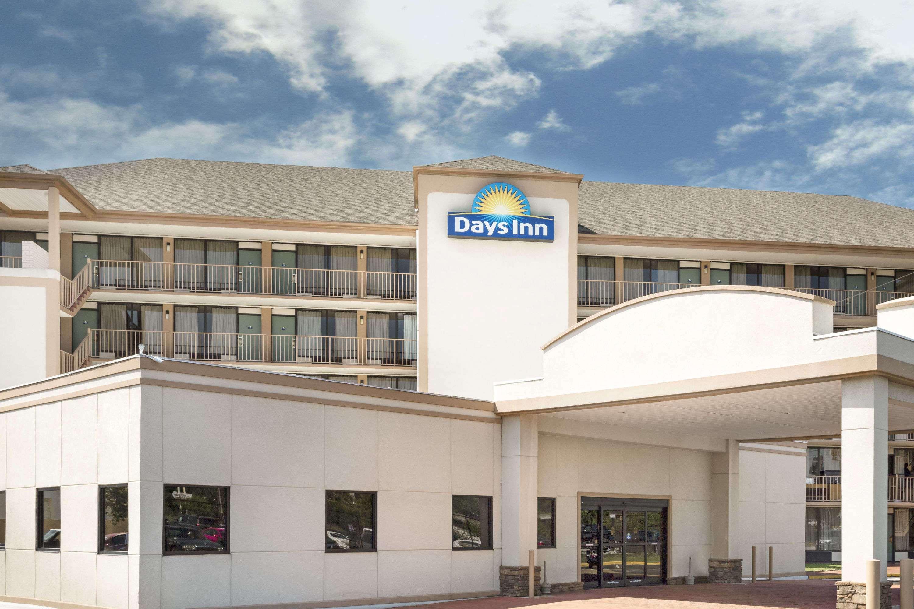 Days Inn By Wyndham Columbus-North Fort Moore Esterno foto