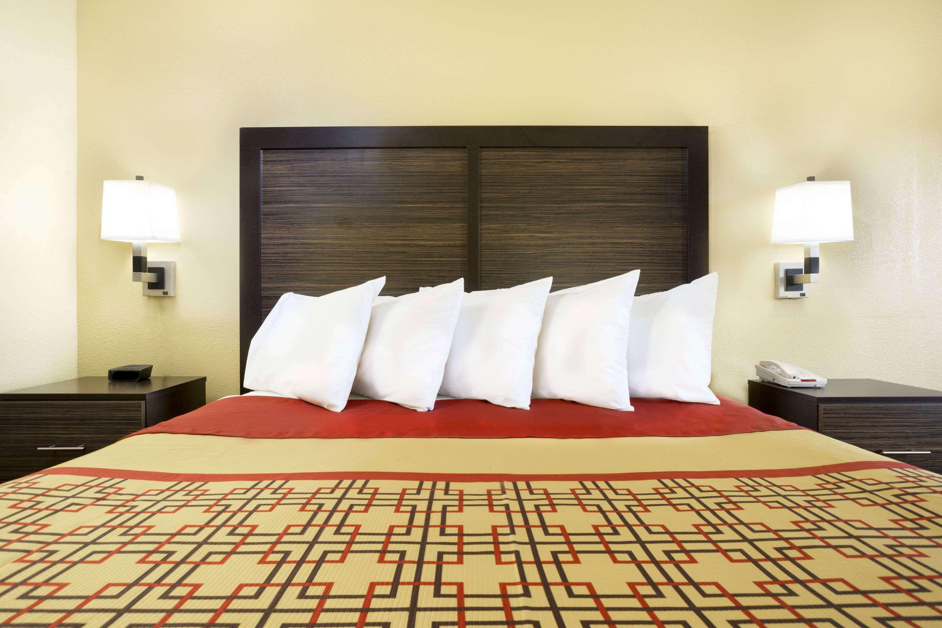 Days Inn By Wyndham Columbus-North Fort Moore Esterno foto
