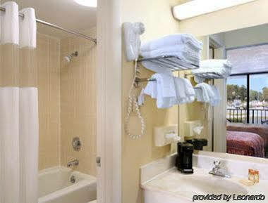 Days Inn By Wyndham Columbus-North Fort Moore Esterno foto