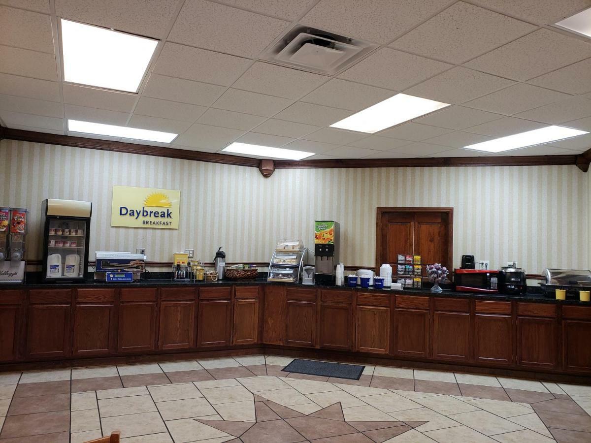 Days Inn By Wyndham Columbus-North Fort Moore Esterno foto